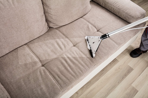 Làm sạch sofa da lộn với phương pháp giặt khô