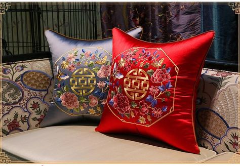 Đệm ghế gỗ và gối đi kèm