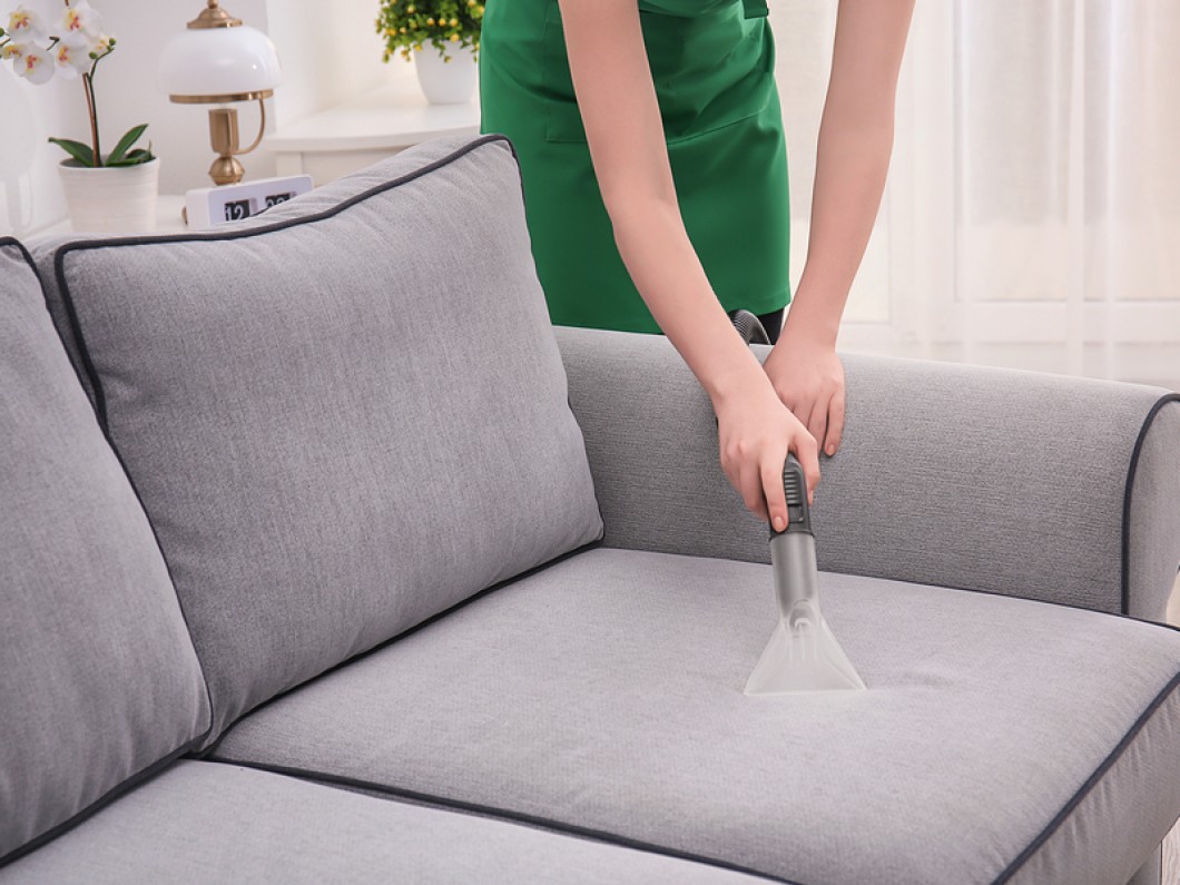 Hướng dẫn cách vệ sinh và bảo quản sofa vải đúng cách