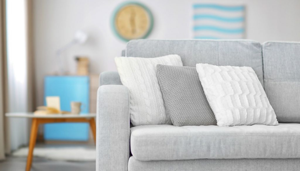  6 cách để sáng tạo diện mạo ghế sofa cũ của bạn