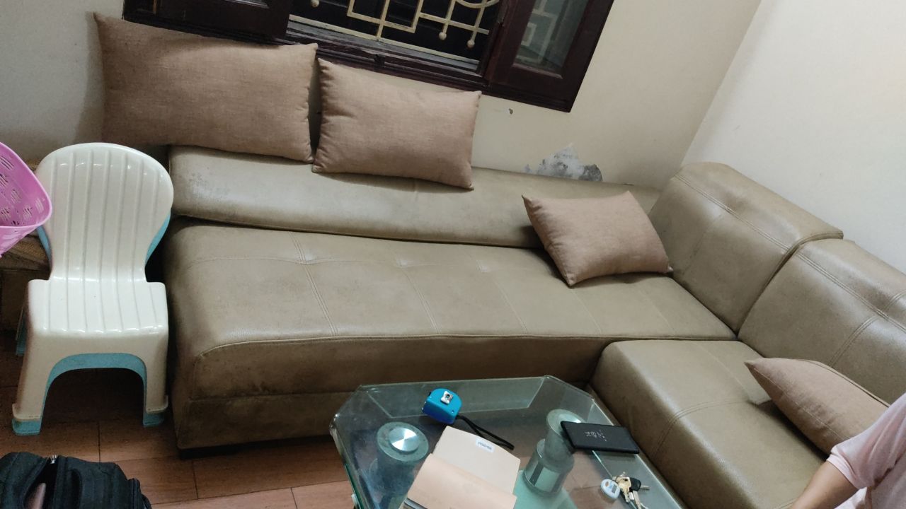 Bộ ghế sofa góc bị nấm mốc và bẩn của khách hàng 