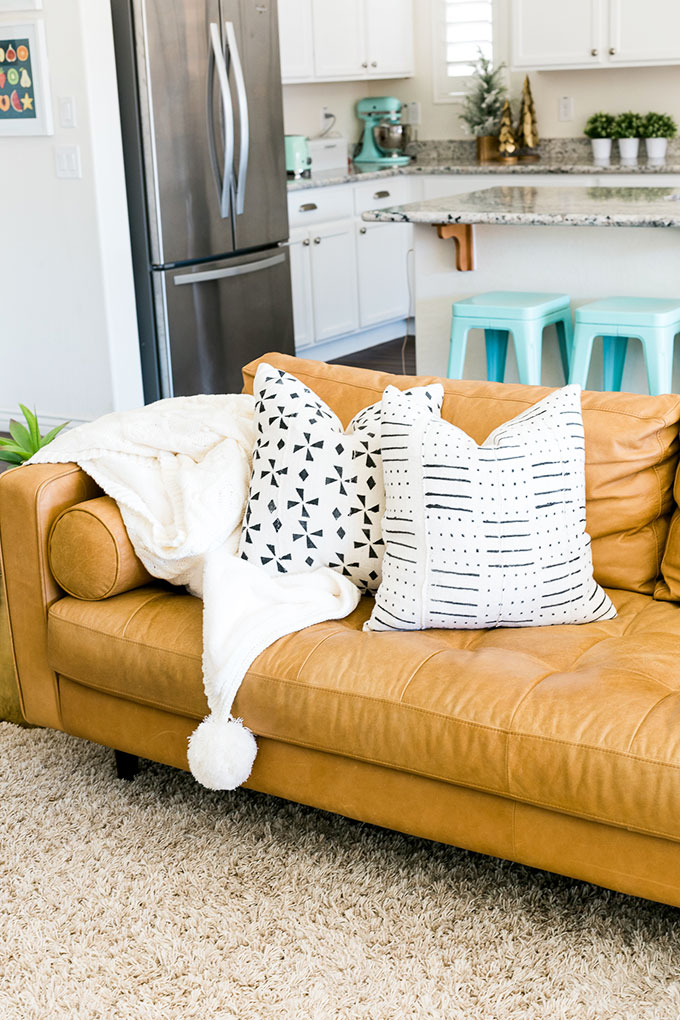 Đồ nội thất nào hợp với bộ sofa da nhà bạn