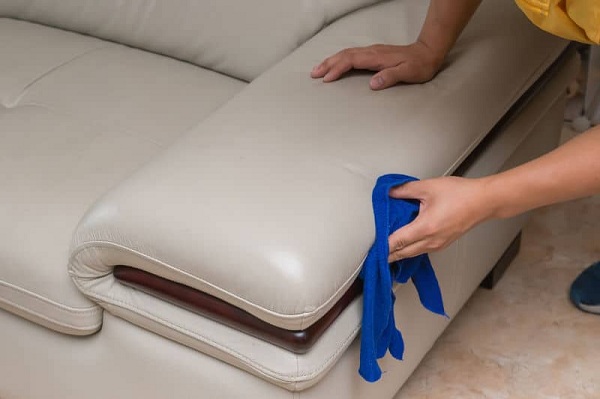 Cách vệ sinh ghế sofa trong 3 bước đơn giản