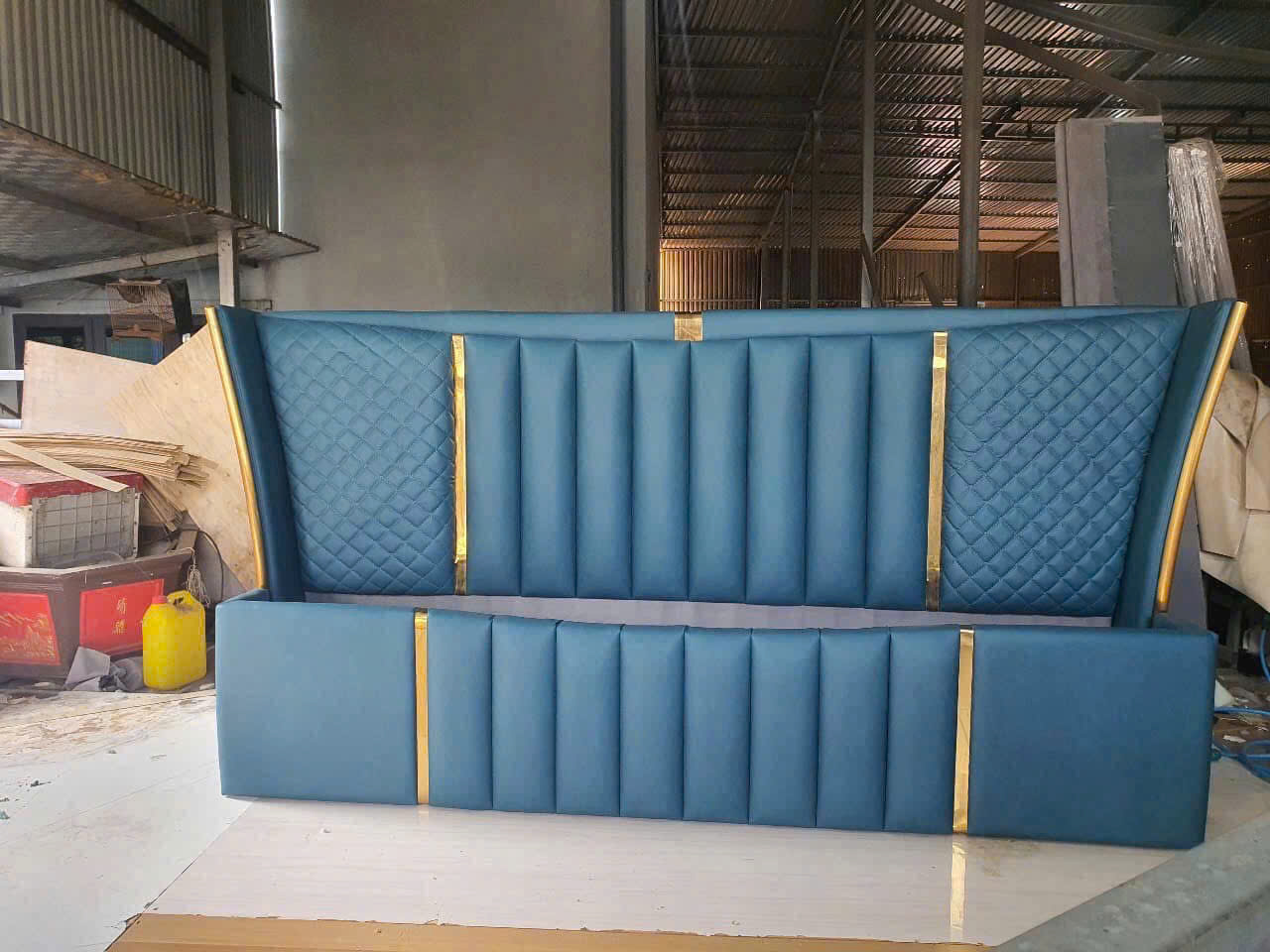 Tựa đầu giường màu xanh dương sang trọng