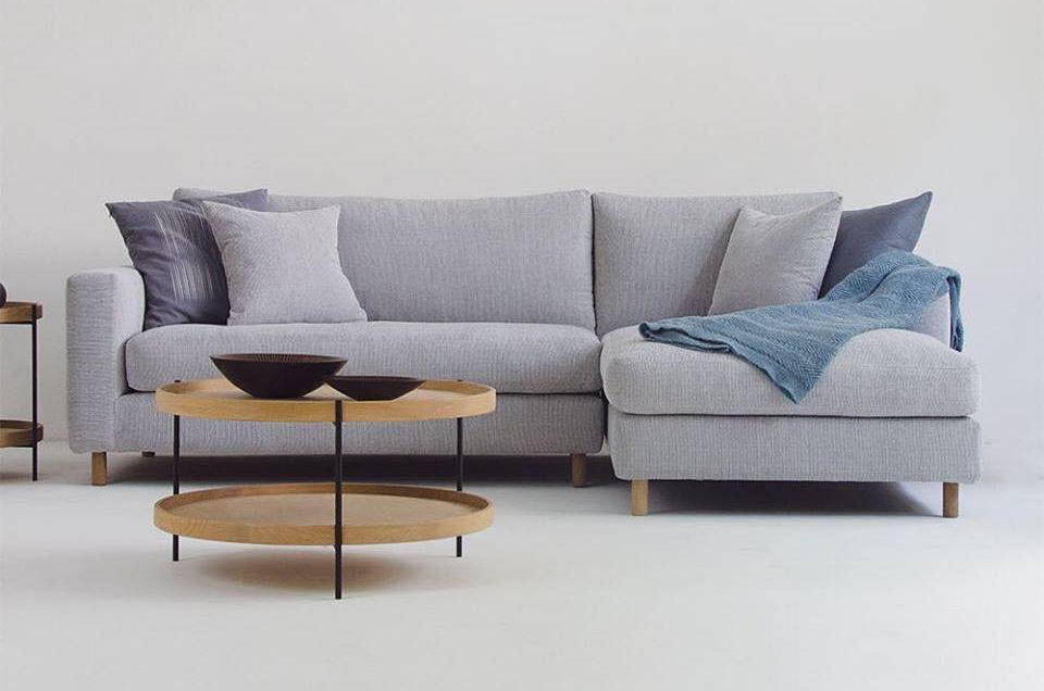 Mở rộng không gian phòng khách nhà bạn với sofa góc