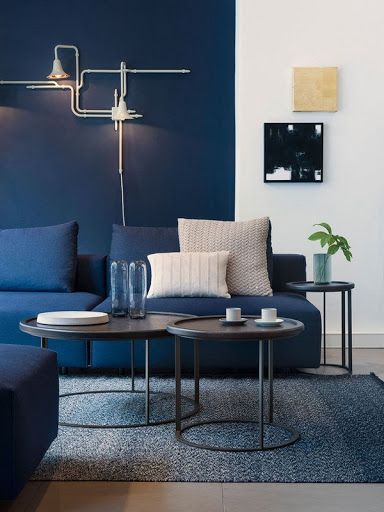 Ý tưởng thiết kế phòng khách với màu xanh navy