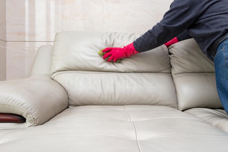 8 bước làm sạch ghế sofa trông như mới