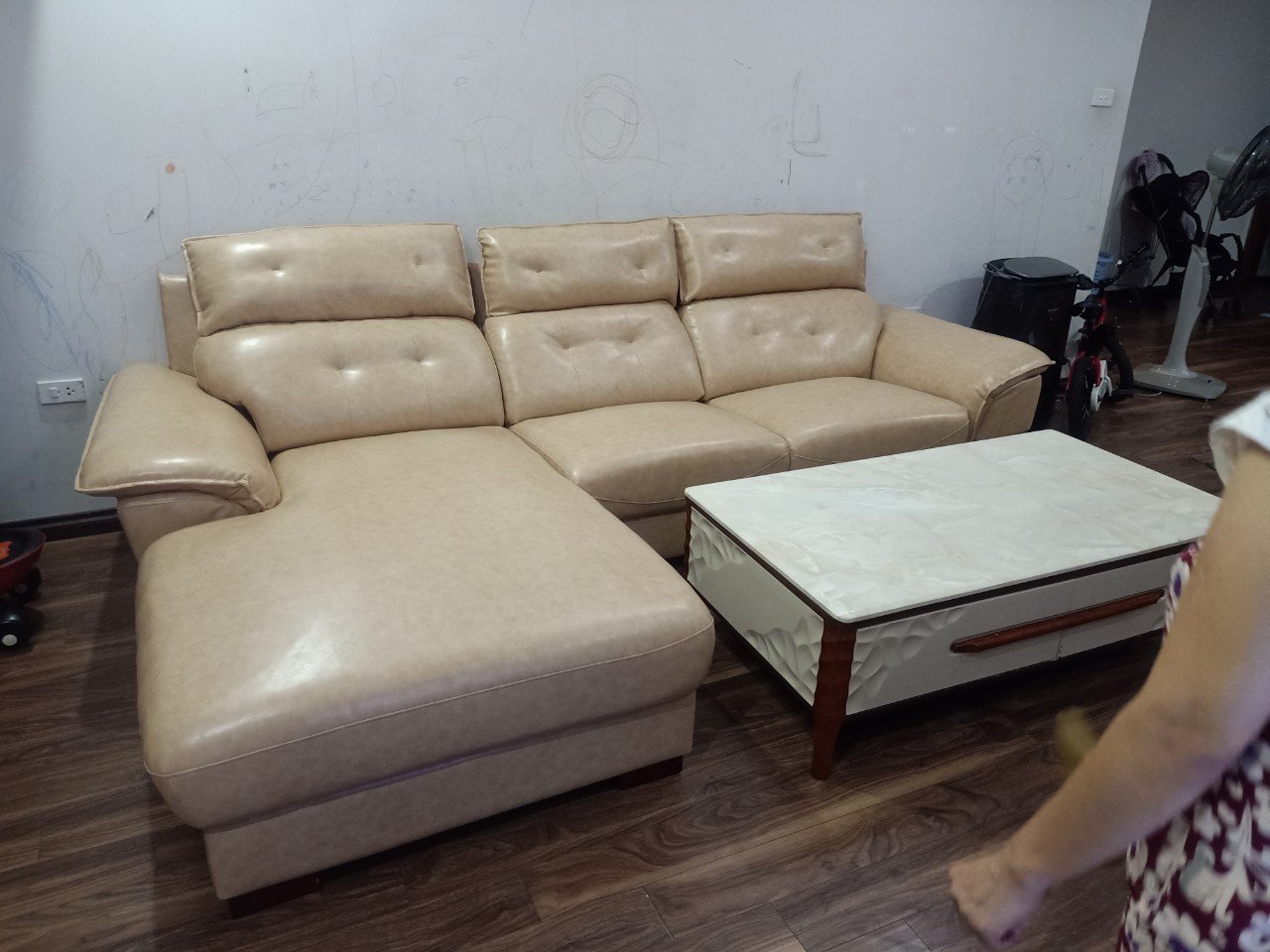 Bọc ghế sofa sần sùi + rạn nứt cho khách hàng tại Phùng Khoang