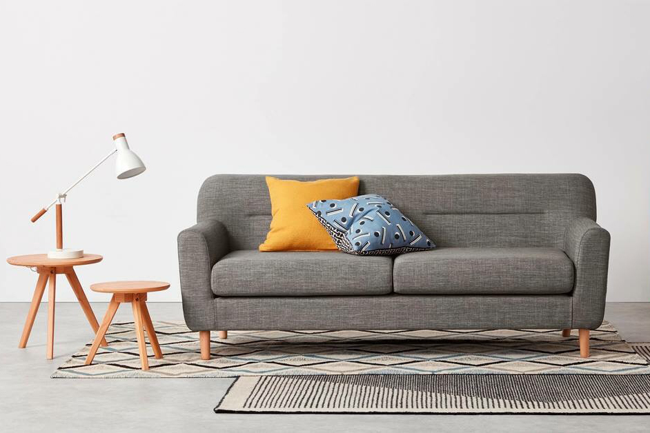 Chọn gối ôm trang trí hợp với vỏ bọc ghế sofa