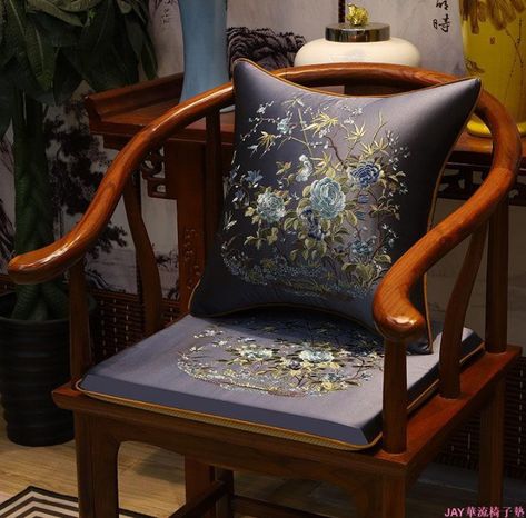 Đệm Ghế Gỗ vs Đệm Sofa: So Sánh Chi Tiết & Bí Quyết Chọn Đúng Chuẩn!