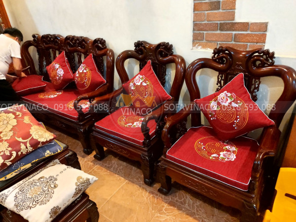 Đệm ghế thêu cho bác Tam tại Nguyễn Hoàng Tôn