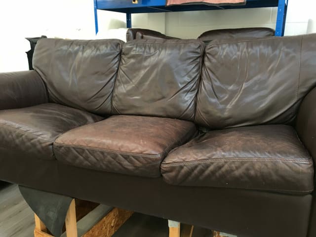 Ghế sofa hỏng mút, kêu cót két: Tự sửa được không?