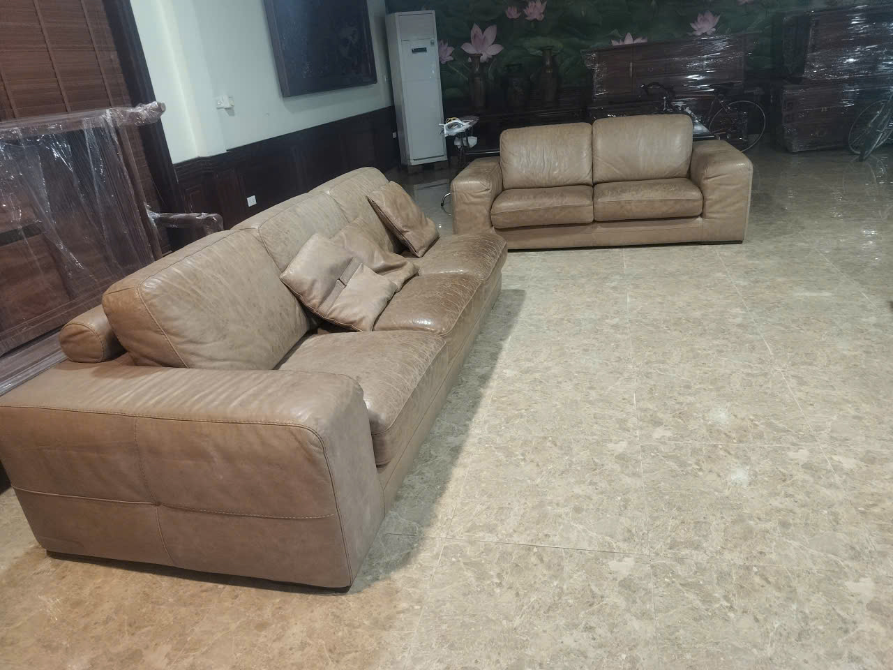 Hoàn thiện bọc ghế sofa da cho khách hàng tại Phú Diễn