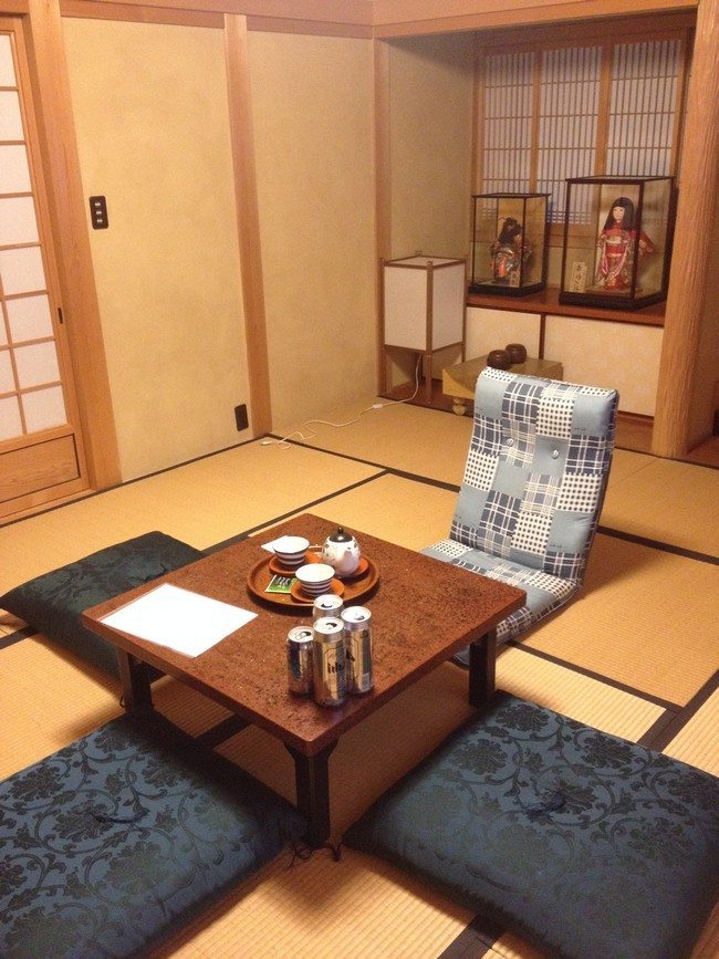 Làm đệm ghế ngồi bệt theo phòng cách Nhật Bản