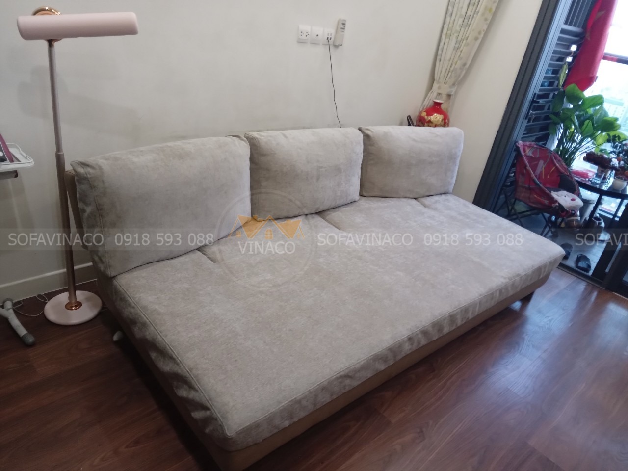 May ga phủ ghế sofa giường cho khách tại Nguyễn Huy Tưởng