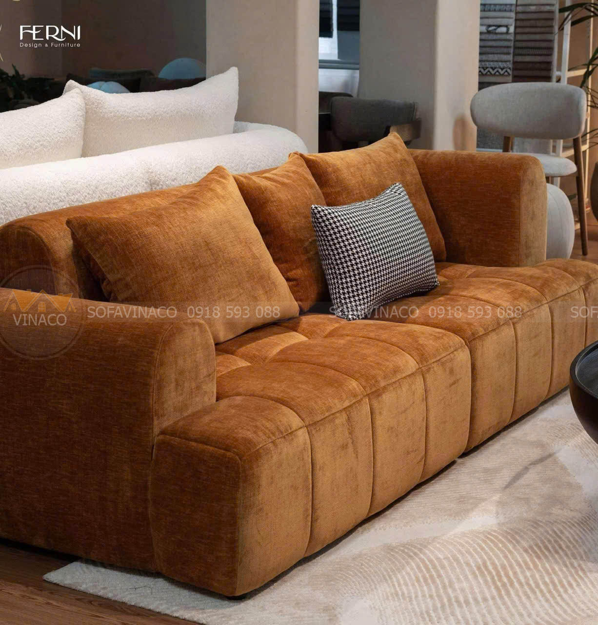 Nhà Có Mèo/Chó Nên Chọn Loại Vải Bọc Sofa Nào Để Không Bị Xước?