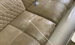 Bọc ghế sofa bị sờn và bẩn bám đen trên ghế cho khách tại Đặng Thai Mai