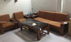 Đệm ghế gỗ bằng da cho khách tại P. Bến Thành
