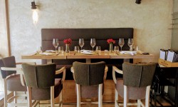 Top 5 loại vải bọc lại ghế ăn lý tưởng cho phòng ăn của gia đình bạn
