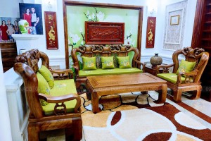 Đệm ghế gỗ quốc đào xanh lá cho khách tại Nghệ An